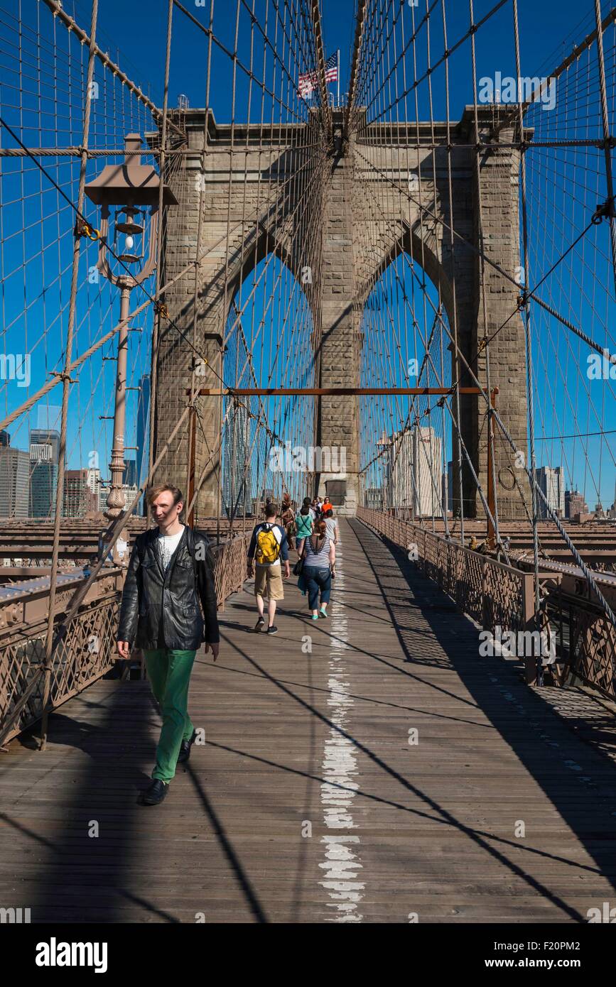 Stati Uniti, New York, Brooklyn, il Papua Kepanga Mundeya sul ponte di Brooklyn Foto Stock
