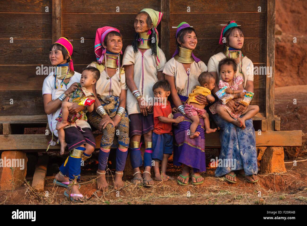Myanmar (Birmania), Stato Kayah, Kayan tribù (Padaung), Dau Ki (Pan Pat gruppo), un gruppo di donne chiamati Donne Giraffa Foto Stock