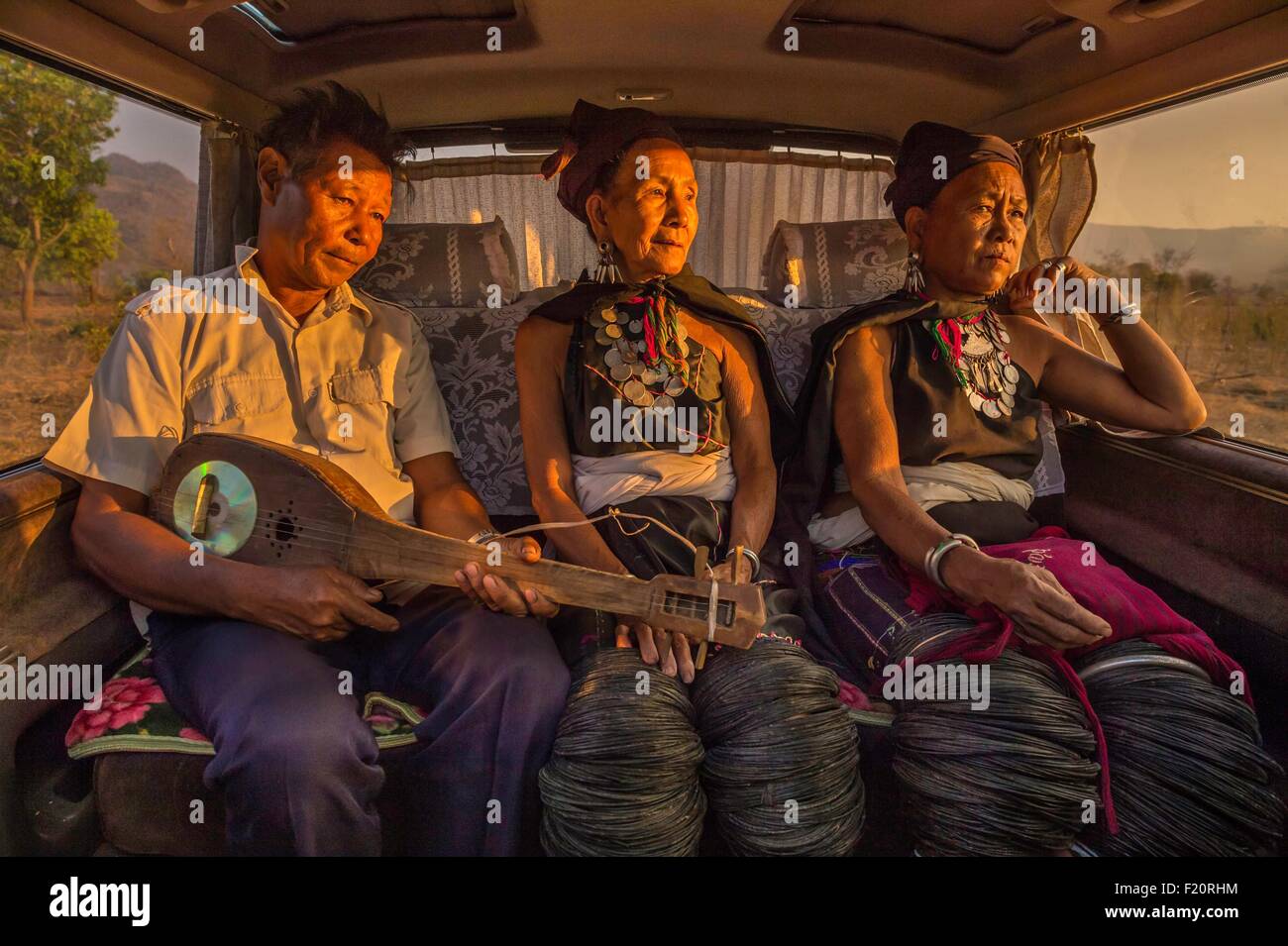 Myanmar (Birmania), Stato Kayah Kayah, tribù, Tani Lar Lae, Daw Soe Myar et Daw Phiar Myar, due donne kayah chiamato bat-donne Foto Stock