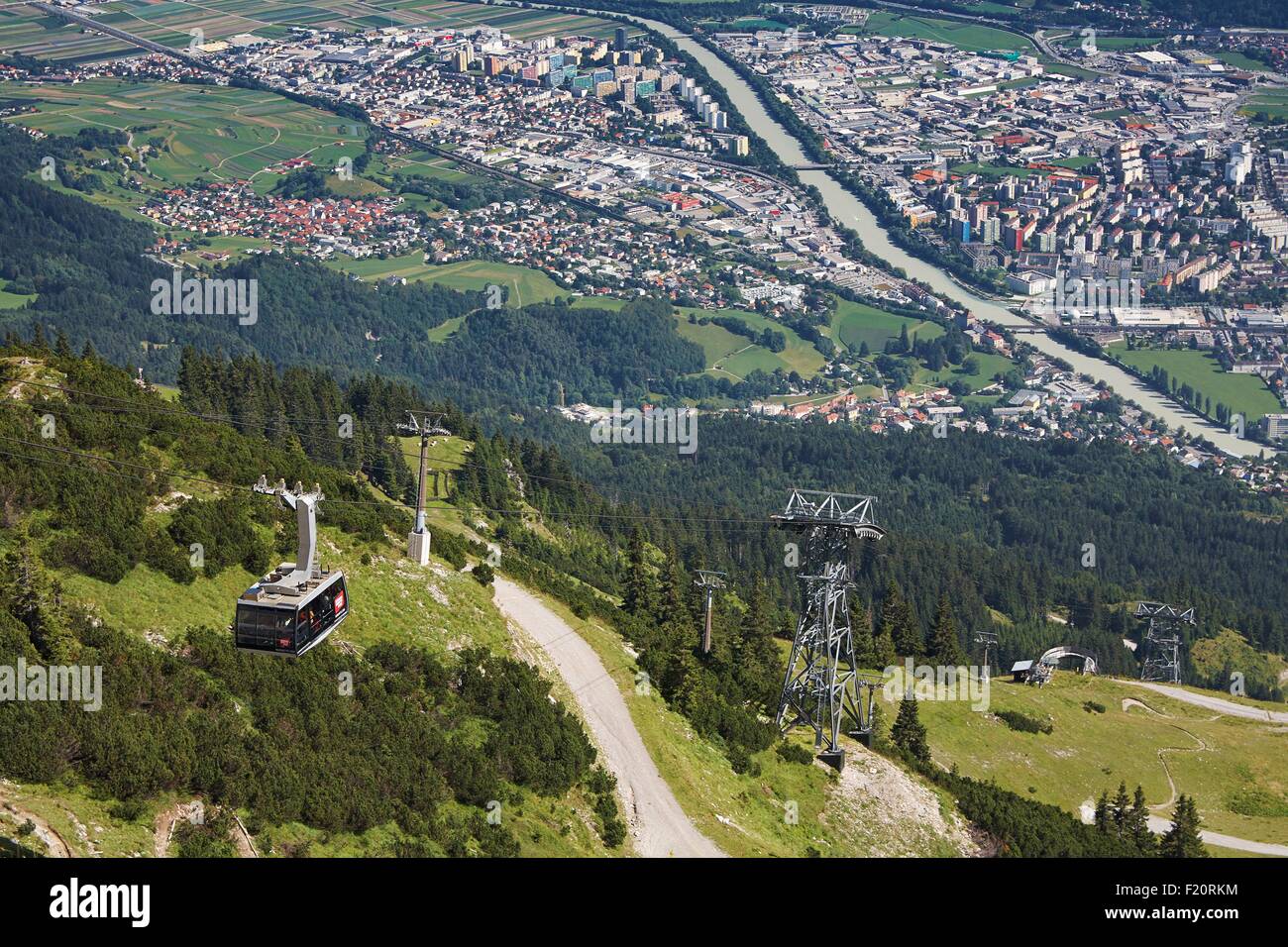 Austria, Tirolo, Innsbruck dal Innsbrucker Nordkettenbahnen station Foto Stock