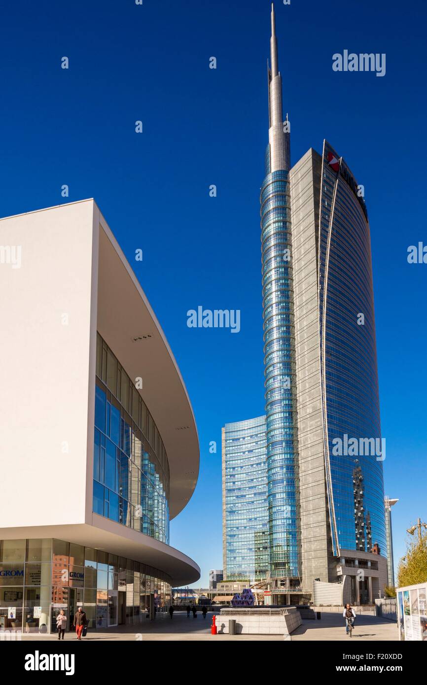 L'Italia, Lombardia, Milano, Porta Nuova quartiere Garibaldi (2009-2015), costruendo edificio E1E2 (Piuarch architetti) essenzialmente con la Unicredit Torre progettata dall architetto Cesar Pelli Foto Stock