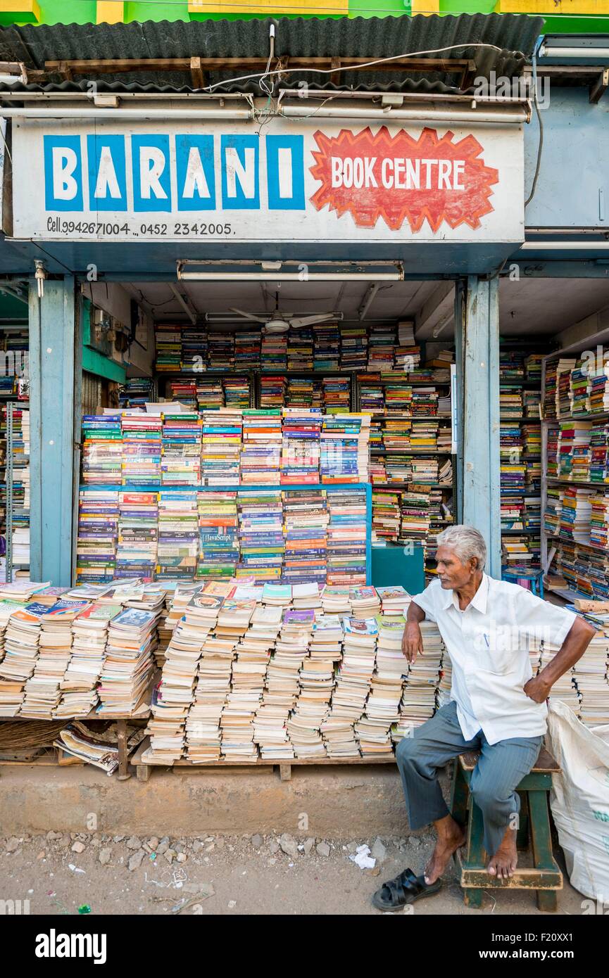 India, Tamil Nadu, Madurai, libro venditore Foto Stock