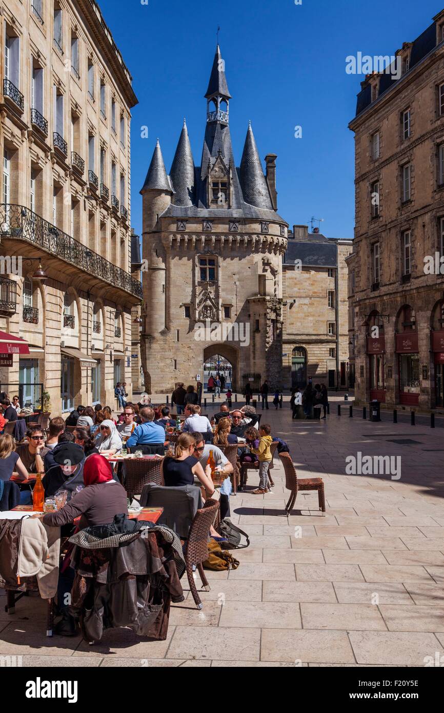 Francia, Gironde, Bordeaux, zona elencata come patrimonio mondiale dall' UNESCO, Porte Cailhau e Place du Palais Foto Stock