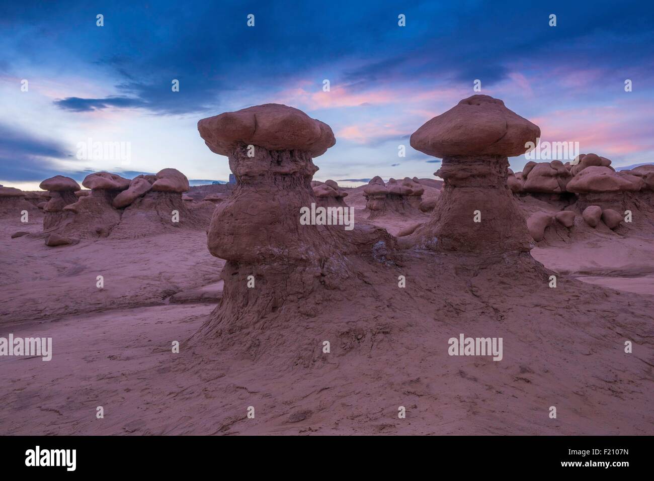 Stati Uniti, Utah, l'Altopiano del Colorado, Goblin Valley State Park vicino a Hanksville, formazioni rocciose chiamato Hoodoo Foto Stock