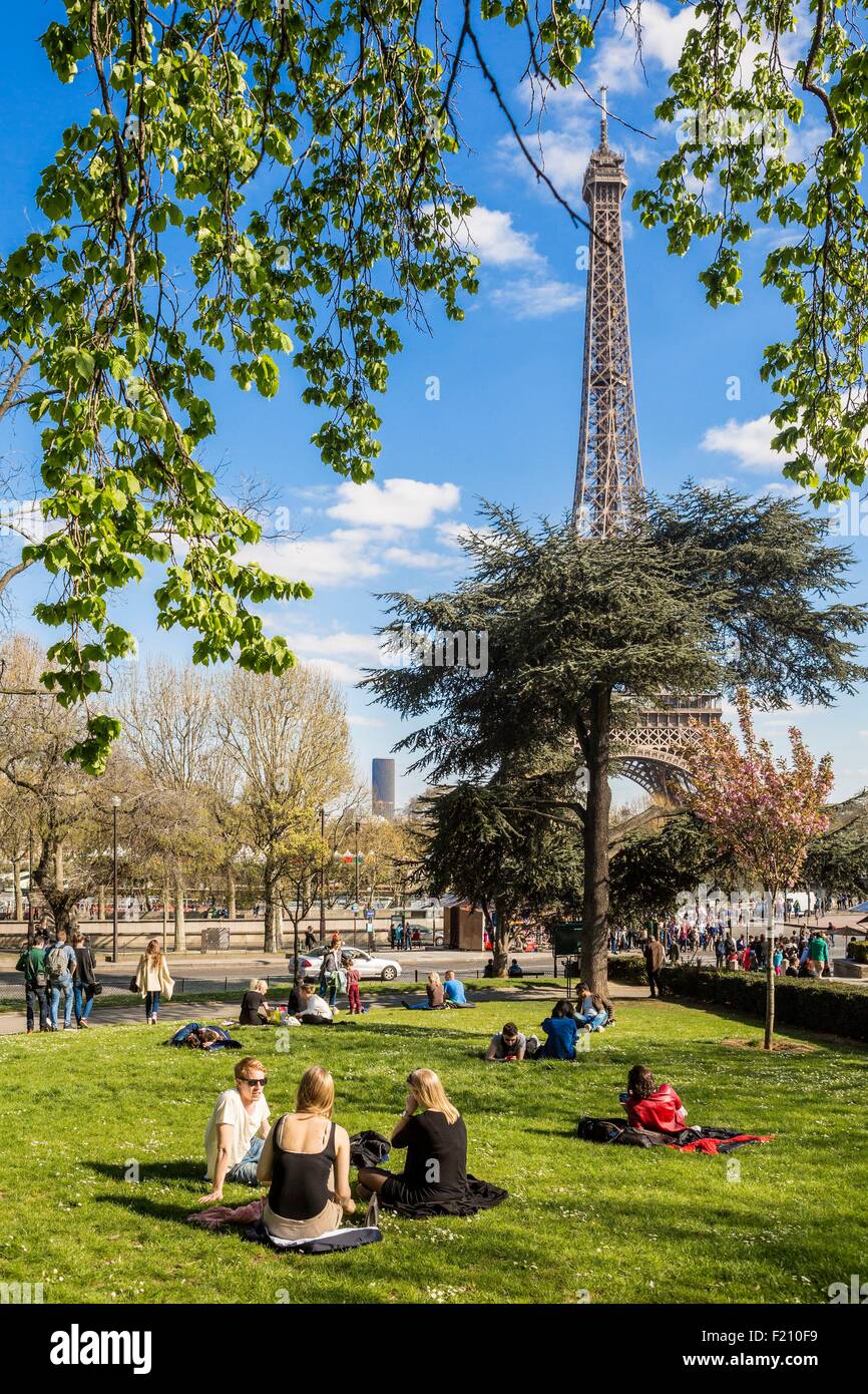 Francia, Parigi, Champ de Mars e il Patrimonio Mondiale dell'UNESCO, la Torre Eiffel Foto Stock
