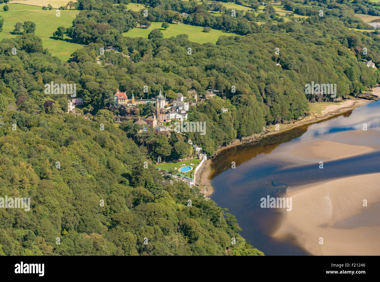 Vedute aeree del Portmeirion Village 1st Agosto 2015 PHILLIP ROBERTS Foto Stock