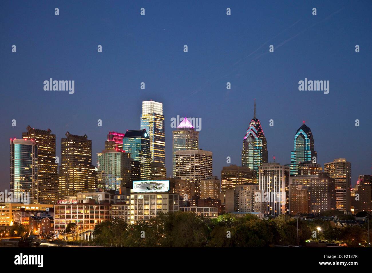 Stati Uniti, Pennsylvania, Philadelphia, centro città, Skyline dal South Street Bridge Foto Stock