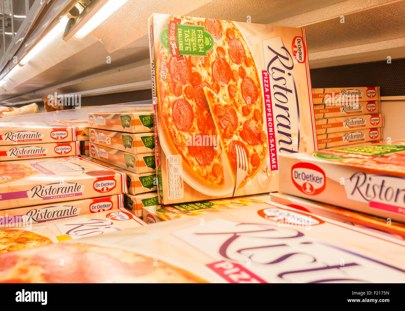 Dr. Oetker pizze surgelate nel supermercato Tesco. Regno Unito Foto Stock