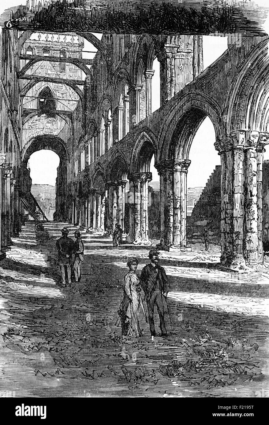 I visitatori del XIX secolo dell'Abbazia di Jedburgh, un'abbazia agostiniana in rovina del 2° secolo fondata nei confini scozzesi a soli 10 km (16 miglia) a nord del confine con l'Inghilterra. Dopo la sconfitta del conte di Surrey nel 1297 a Stirling per mano di William Wallace, l'abbazia fu saccheggiata e distrutta dagli inglesi come punizione. Ulteriori danni all'abbazia avvenne durante le battaglie anglo-scozzesi fino a quando la grande Abbazia di Santa Maria di Jedburgh fu finalmente rovinata con l'avvento della riforma scozzese nel 1560. Foto Stock