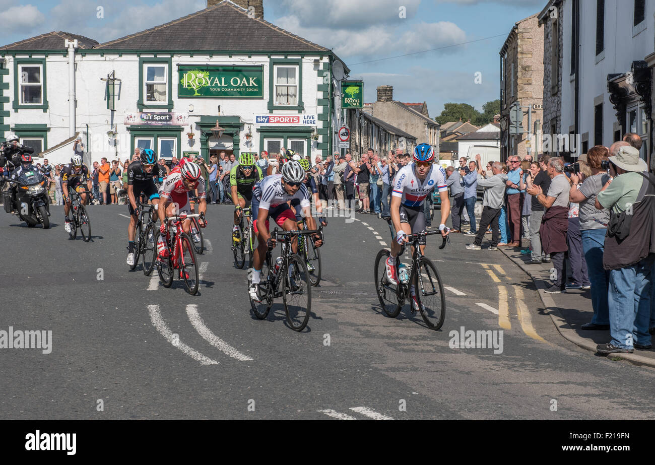 La Pausa sulla fase 2 del 2015 Tour della Gran Bretagna passando per Clitheroe Foto Stock