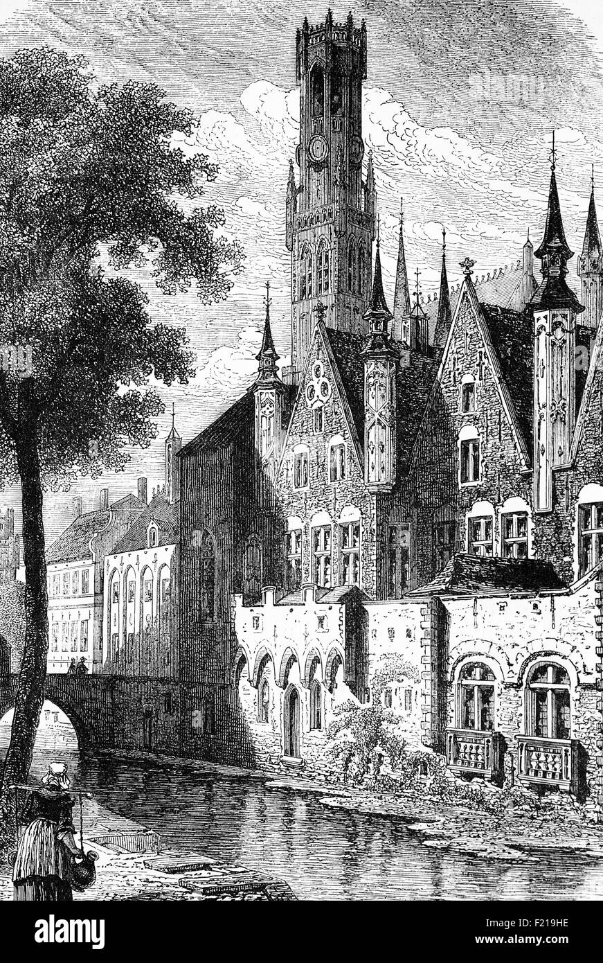 Il Palazzo dei Franchi a Bruges, capitale e la più grande città della provincia delle Fiandre Occidentali nella regione fiamminga del Belgio. Il campanile di Bruges, un campanile medievale (visto dietro), era un campanile che ospitava un tesoro e gli archivi comunali. È stato anche un posto di osservazione per individuare incendi e altri pericoli. Foto Stock