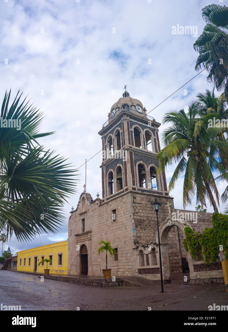 La missione di Loreto, Baja, Messico. Scenic shot della bella chiesa in città. Foto Stock