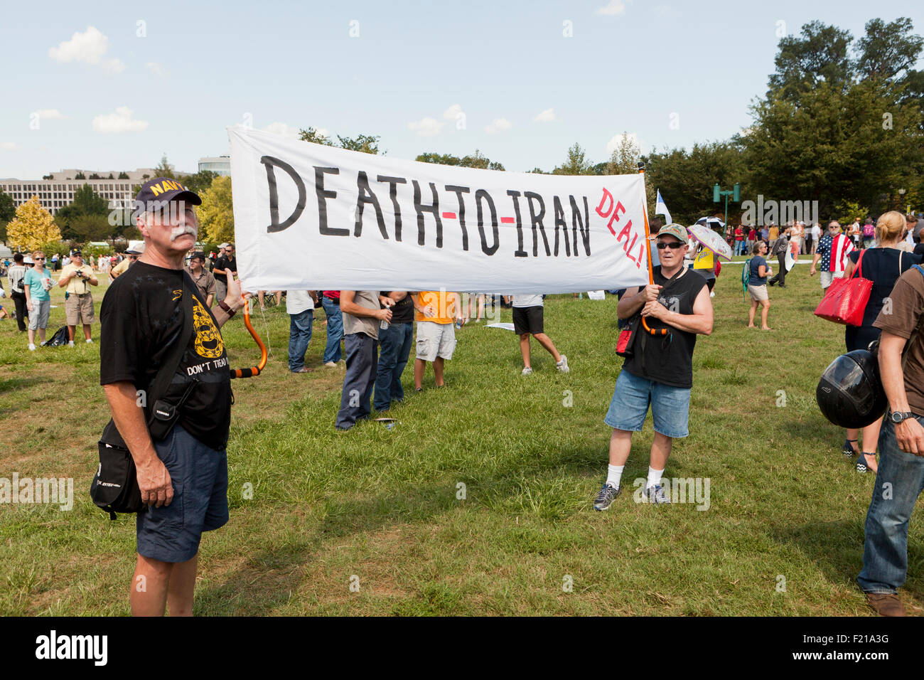 Washington DC, Stati Uniti d'America. Il 9 settembre, 2015. Tea Party membri in migliaia rally sul Prato Ovest del Campidoglio degli Stati Uniti per il supporto di Donald Trump e Ted Cruz, che ha parlato contro il nucleare Iran trattativa. Credito: B Christopher/Alamy Live News Foto Stock