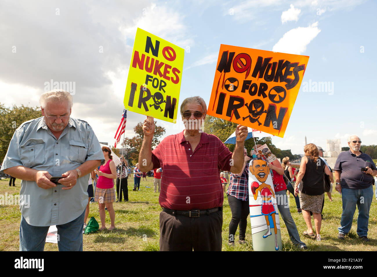 Washington DC, Stati Uniti d'America. Il 9 settembre, 2015. Tea Party membri in migliaia rally sul Prato Ovest del Campidoglio degli Stati Uniti per il supporto di Donald Trump e Ted Cruz, che ha parlato contro il nucleare Iran trattativa. Credito: B Christopher/Alamy Live News Foto Stock