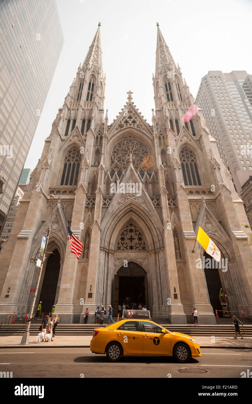 La Cattedrale di San Patrizio sulla Quinta Avenue a New York il giovedì, 3 settembre 2015. Papa Francesco, il Santo Padre guiderà la preghiera al servizio dei Vespri nella Cattedrale il 7 settembre 24 durante la sua visita negli Stati Uniti. Come parte della sua New York itinerario visiterà il Central Park e il filo di massa a Madison Square Garden. Il Papa sarà negli Stati Uniti dal 7 settembre 22 In visita a Washington DC, New York e Philadelphia. (© Richard B. Levine) Foto Stock