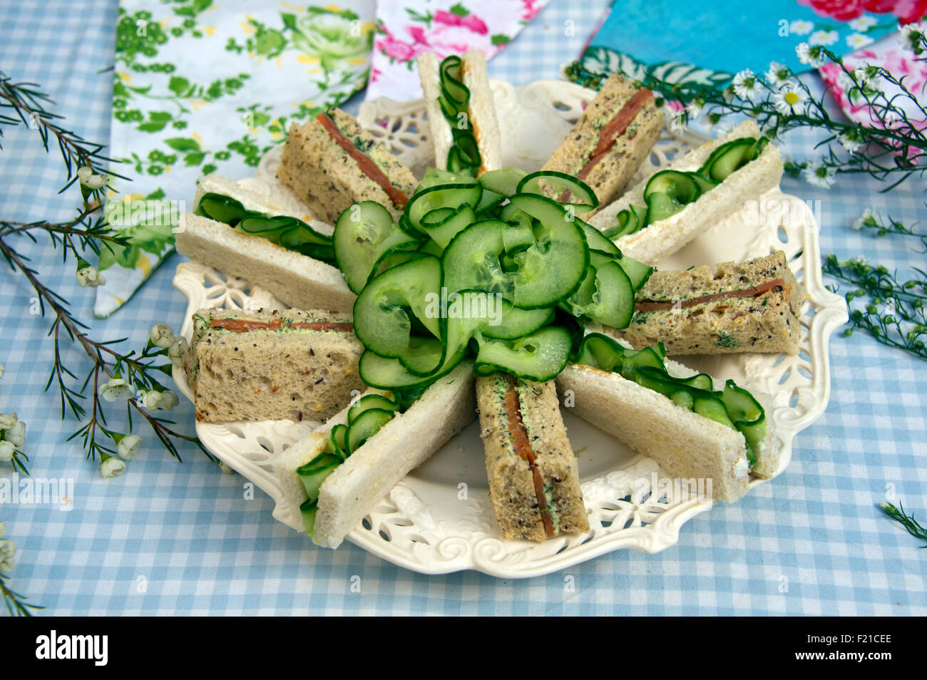 Una selezione di panini, tagliato a dita. un pane del Regno Unito "finger food snack snack nibble nibbles cetriolo Foto Stock