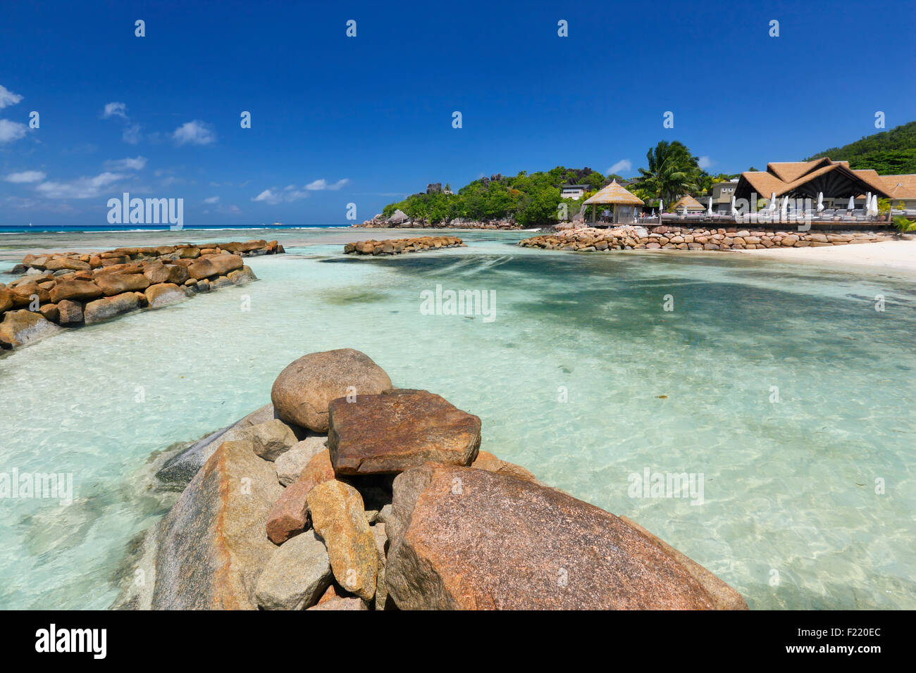 Villaggio turistico su Seychelles, isola di La Digue. Le Domaine De L'Orangeraie Resort. Foto Stock