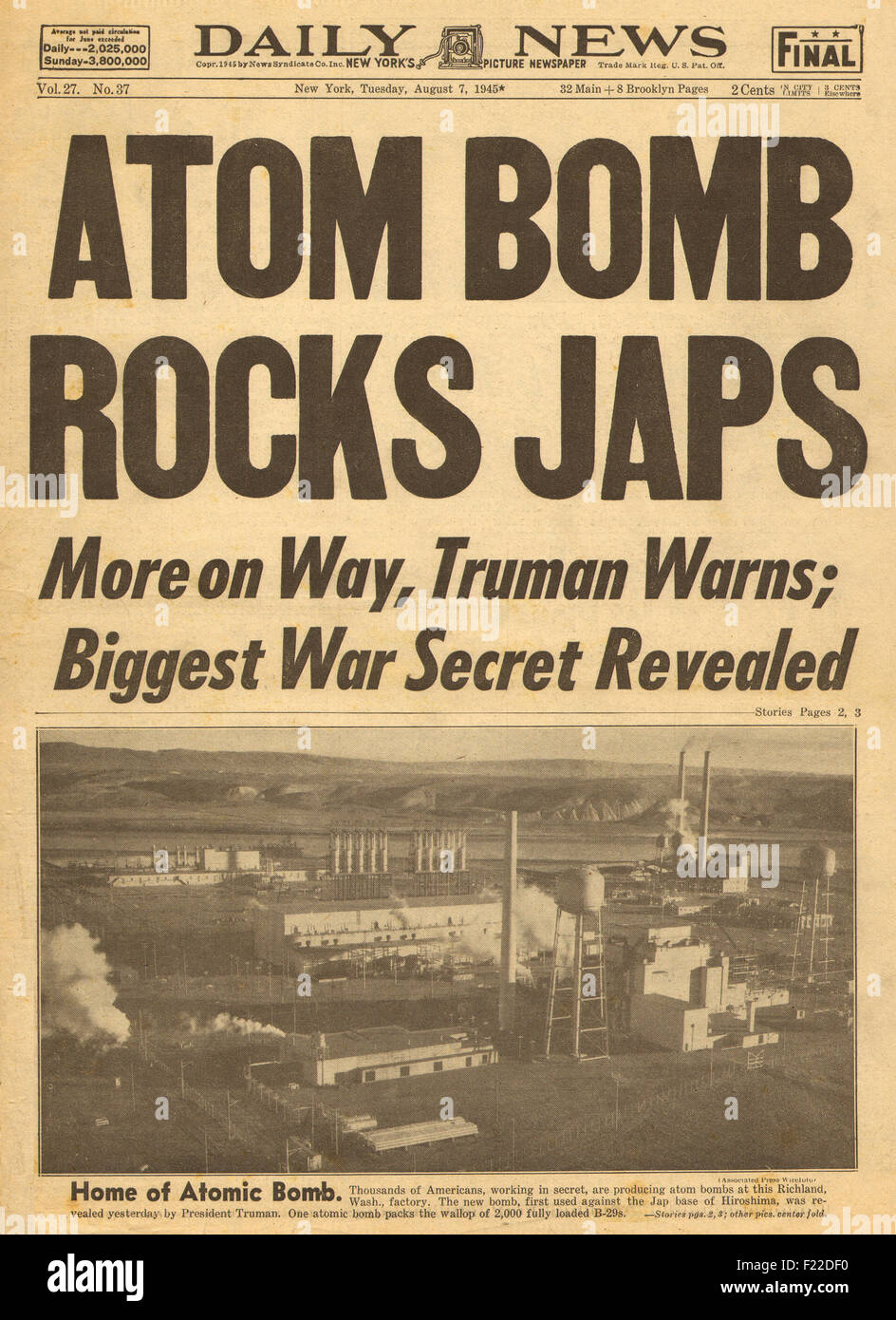 1945 Daily News (New York) pagina anteriore reporting bomba atomica è sceso su Hiroshima Foto Stock