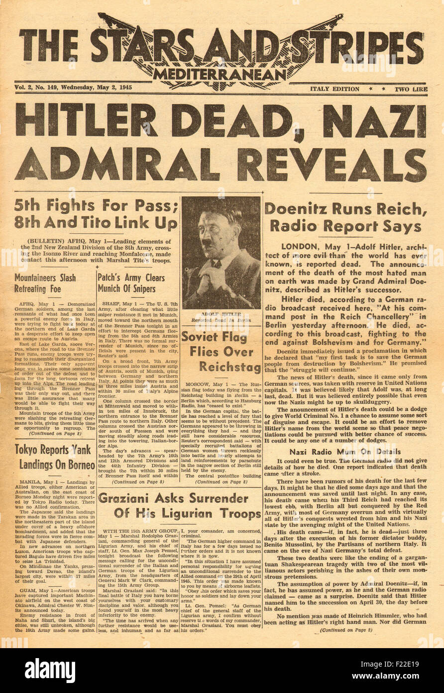 1945 a stelle e strisce pagina anteriore segnalato la morte di Adolf Hitler e Karl Doenitz il nuovo leader della Germania Foto Stock
