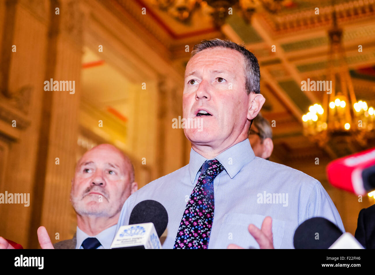 Belfast, Irlanda del Nord, Regno Unito. 10th Settembre 2015. Conor Murphy del Sinn Fein invita altri partiti politici a non rinviare o sospendere l'Assemblea dell'Irlanda del Nord. Credit: Stephen Barnes/Alamy Live News. Foto Stock