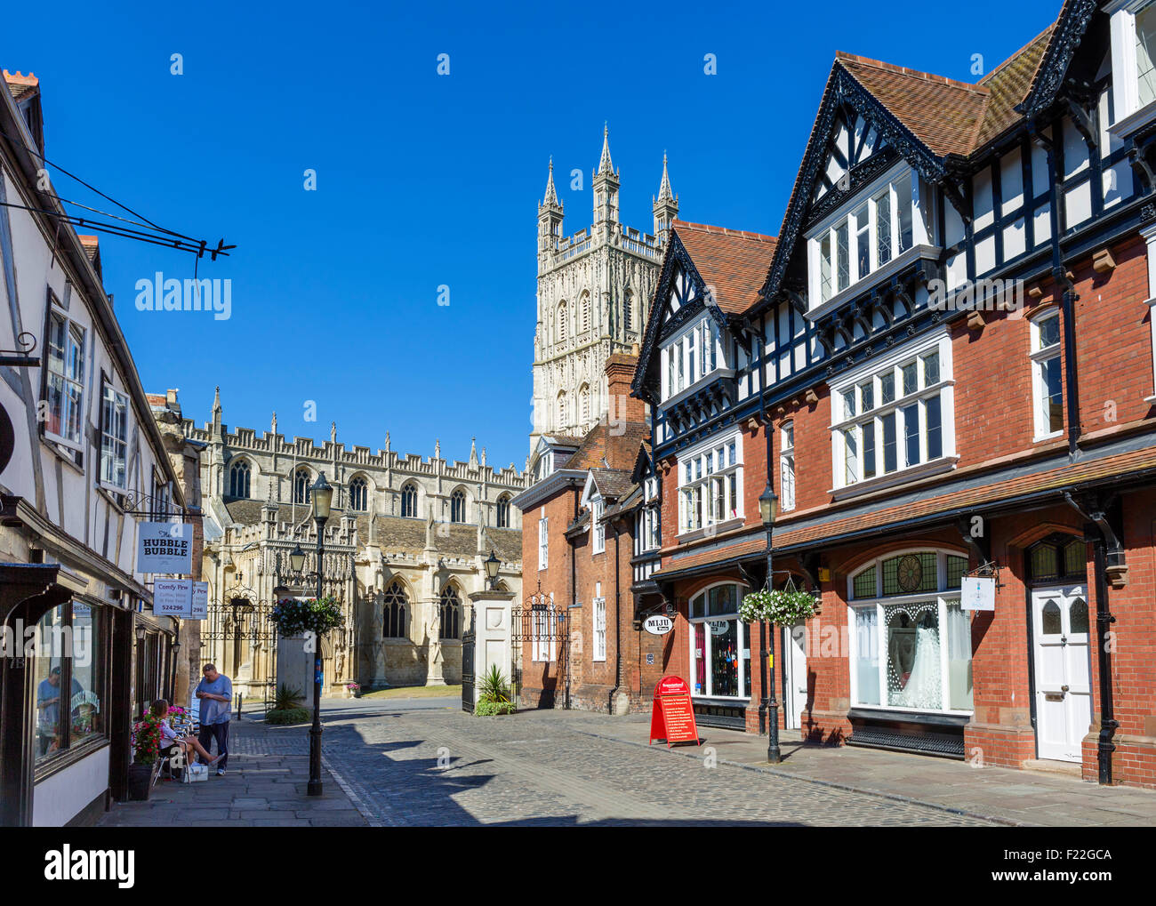 College Street guardando verso la cattedrale di Gloucester, Gloucester, Gloucestershire, England, Regno Unito Foto Stock