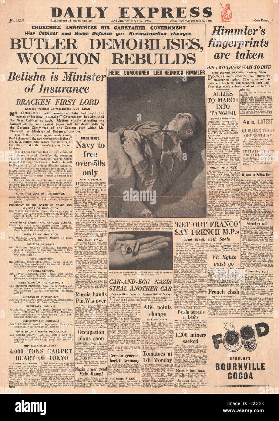 1945 Daily Express front page reporting Heinrich Himmler suicida mentre nella custodia britannica, Churchill annuncia il nuovo governo ad interim e US Airforce bomba Tokyo Foto Stock