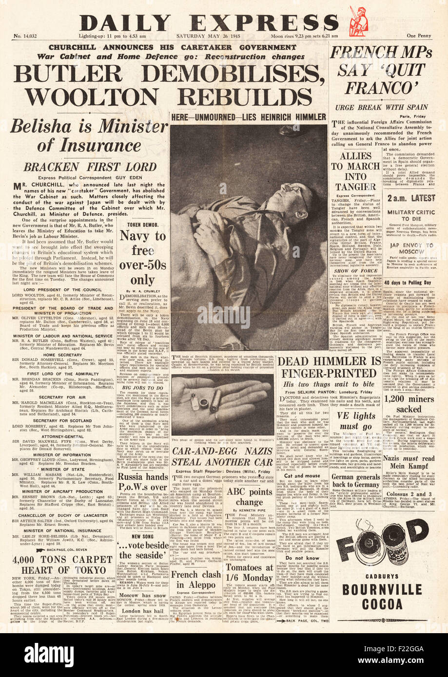 1945 Daily Express front page reporting Heinrich Himmler suicida mentre nella custodia britannica, Churchill annuncia il nuovo governo ad interim e US Airforce bomba Tokyo Foto Stock