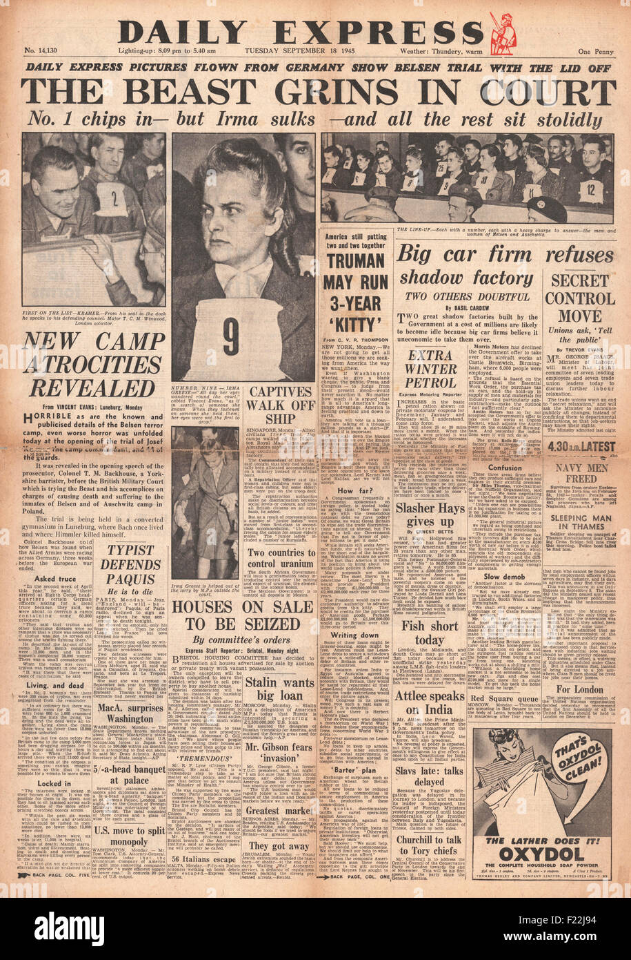 1945 Daily Express pagina anteriore segnalato il giorno di apertura di Belsen trial a Lüneburg Foto Stock