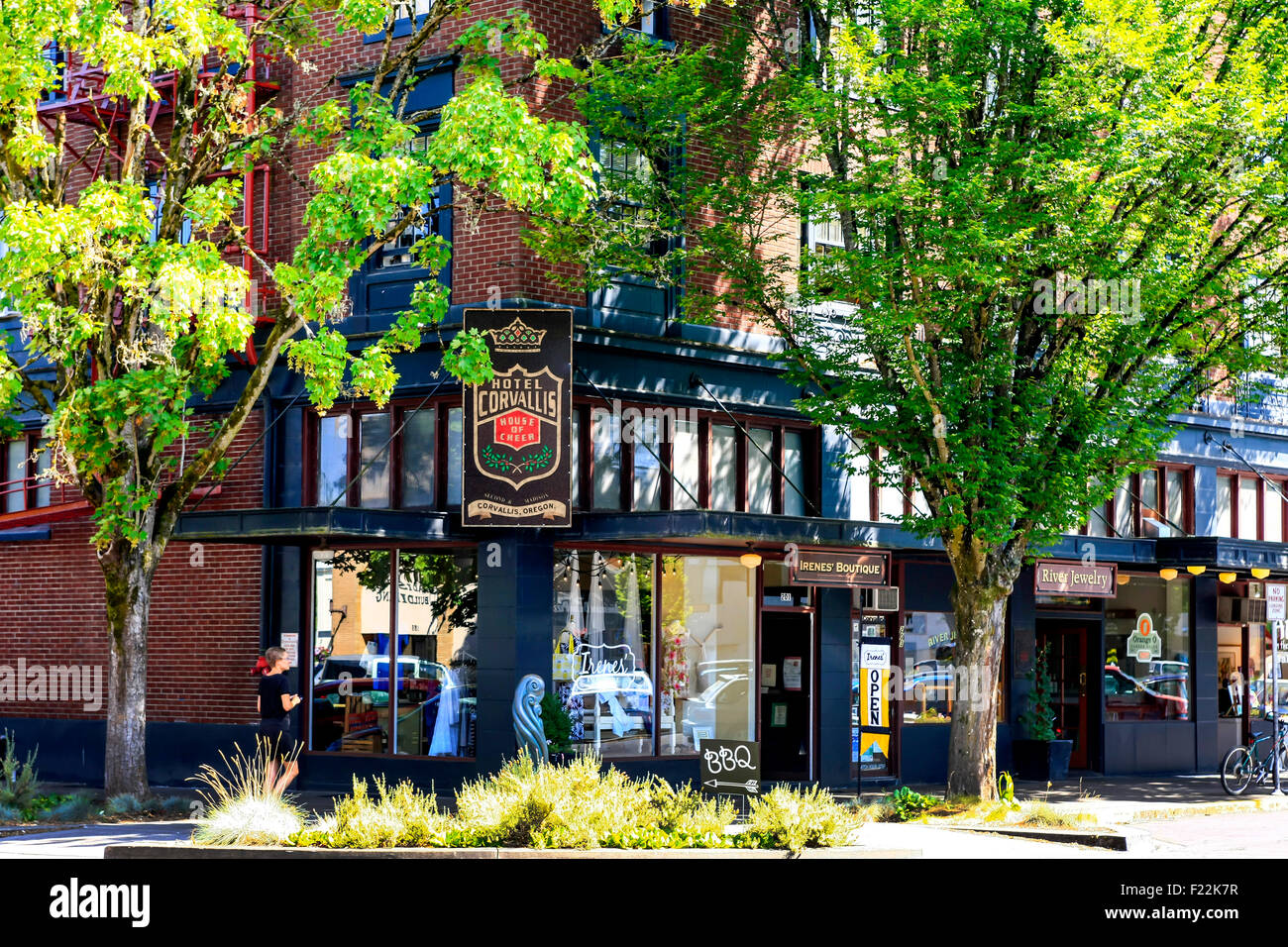 Hotel Corvallis e altre piccole aziende lungo SW 2a strada di Corvallis, Oregon Foto Stock