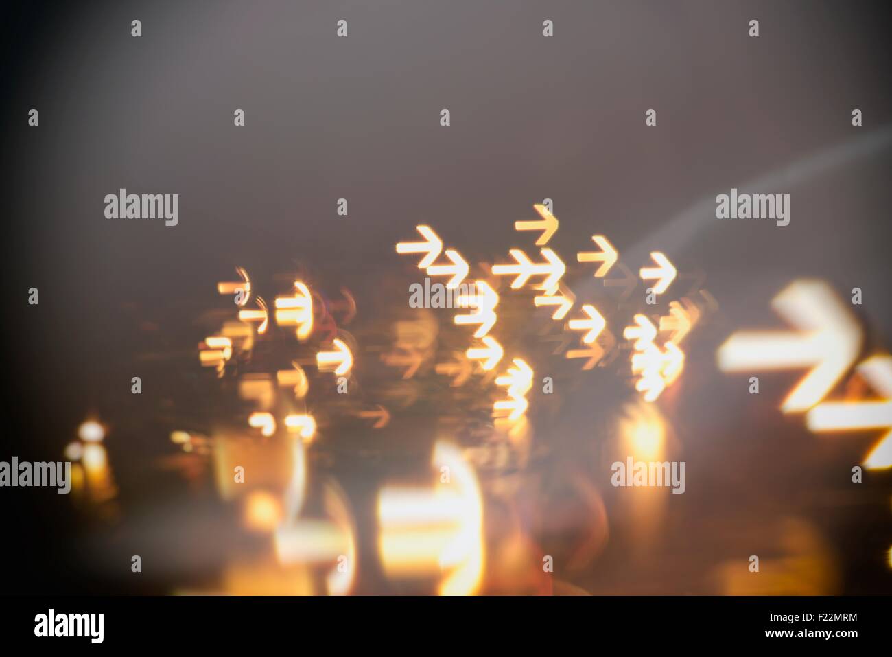 Molte le frecce indicano la direzione abstract blur sullo sfondo Foto Stock