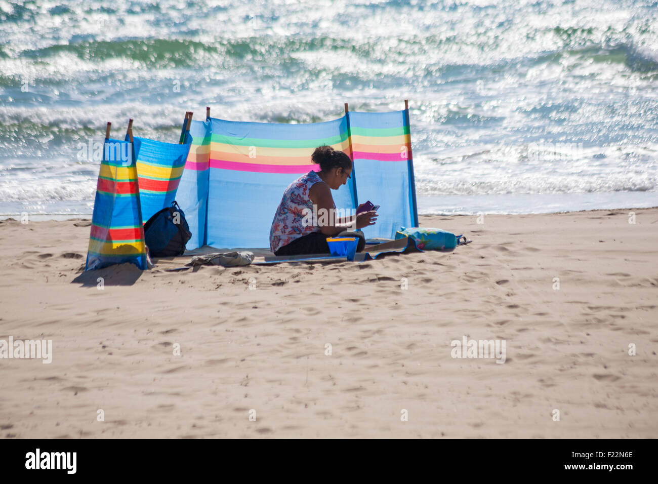 Bournemouth Dorset, Regno Unito 10 Settembre 2015. Regno Unito: meteo giornata calda e soleggiata, i visitatori fanno la maggior parte del tempo a Bournemouth Beach. Credito: Carolyn Jenkins/Alamy Live News Foto Stock