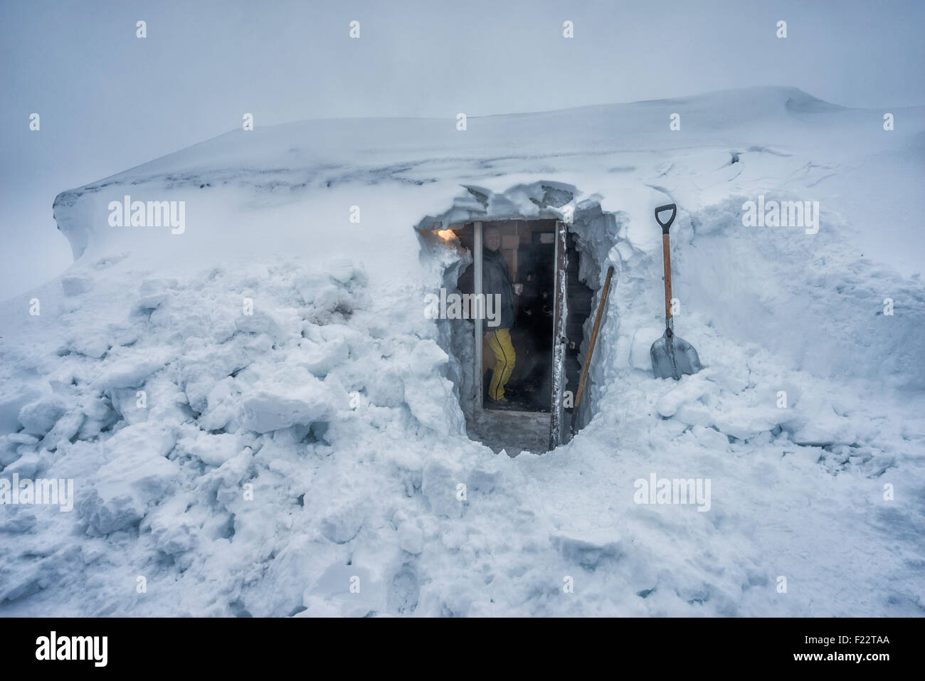 Casa coperte di neve nelle Highlands Centrali, Islanda Foto Stock