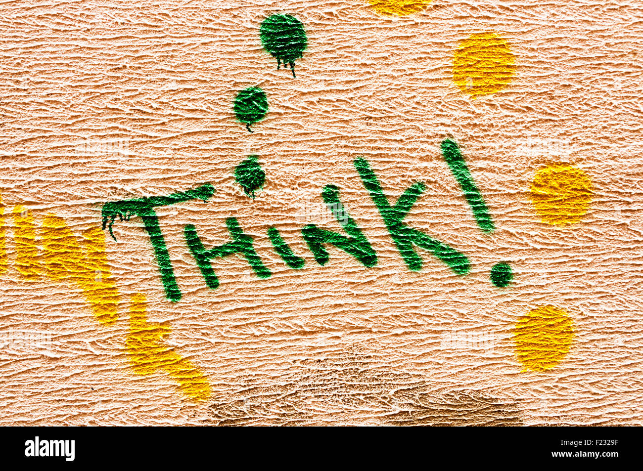 La parola THINK! Dipinta su un muro. Foto Stock