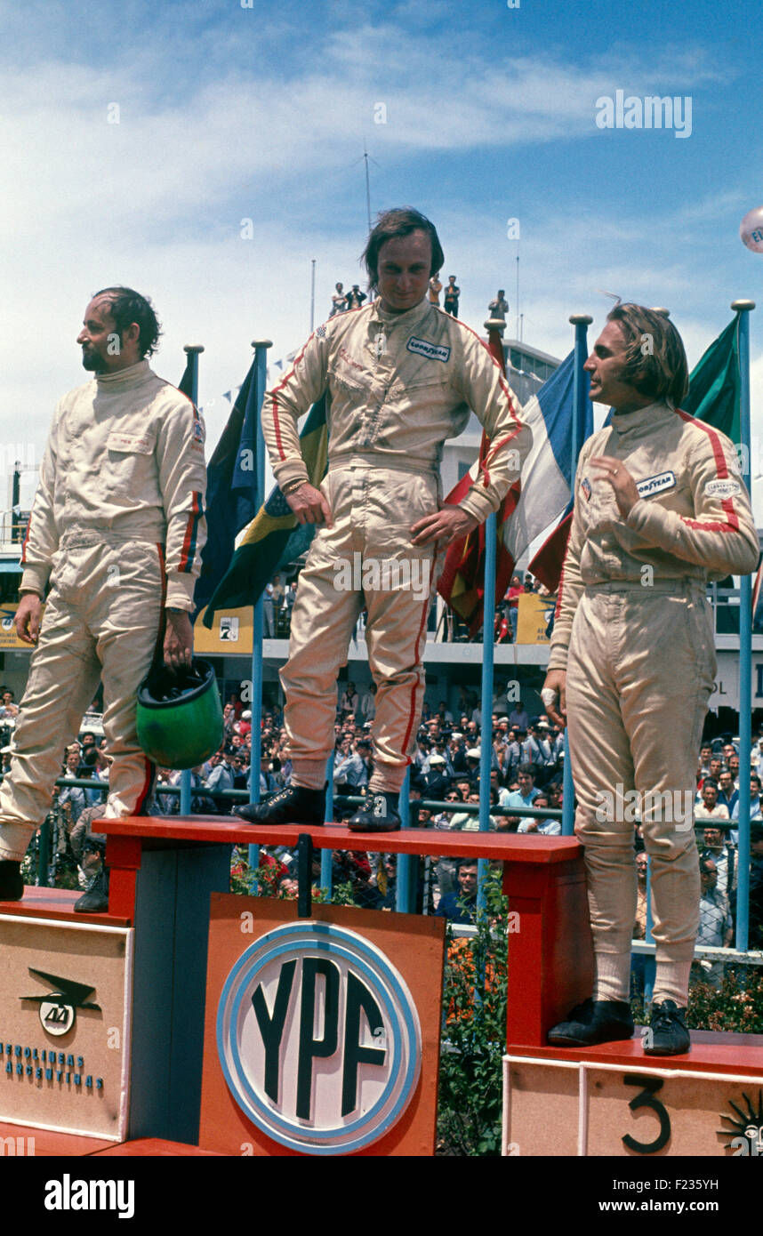 Il podio al VIII Gran Premio de la Republica Argentina 24 gennaio 1971, Henri Pescarolo 2nd, Chris Amon vincitore e Carlos Reutemann 3° Foto Stock