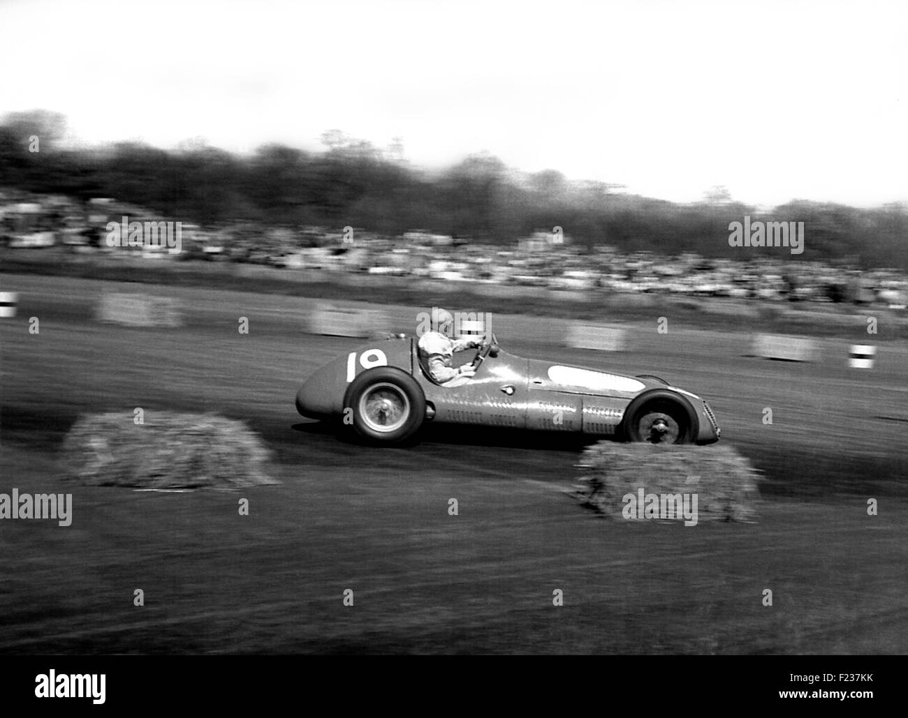 Louis Chiron in una Maserati al GP di Gran Bretagna a Silverstone 1950 Foto Stock