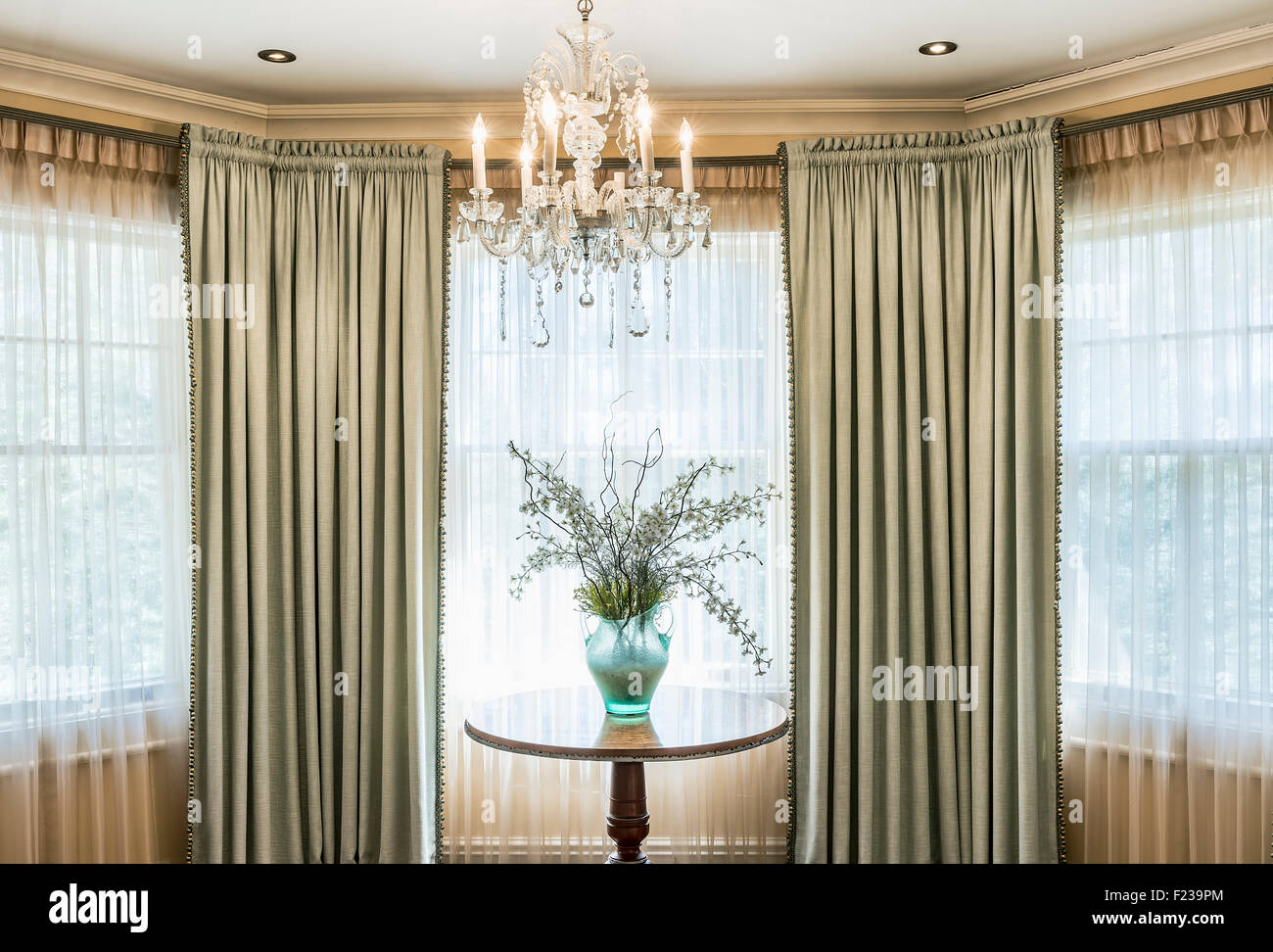 Elegante design interno e la finestra di trattamento. Foto Stock