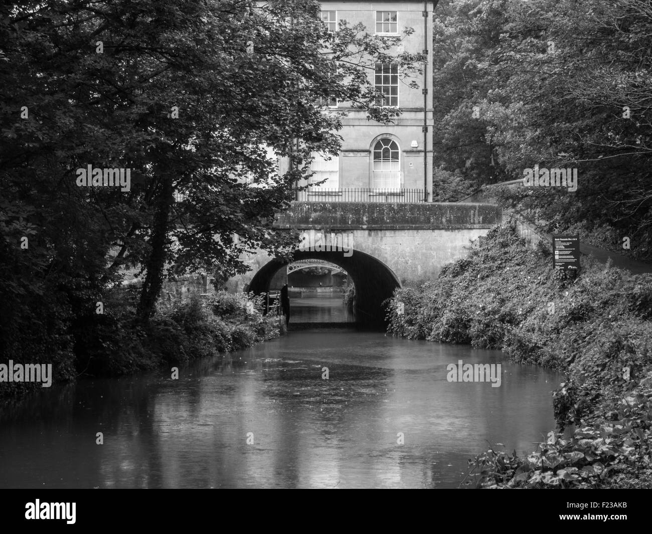Immagine del Kennet and Avon canal a Bath Foto Stock