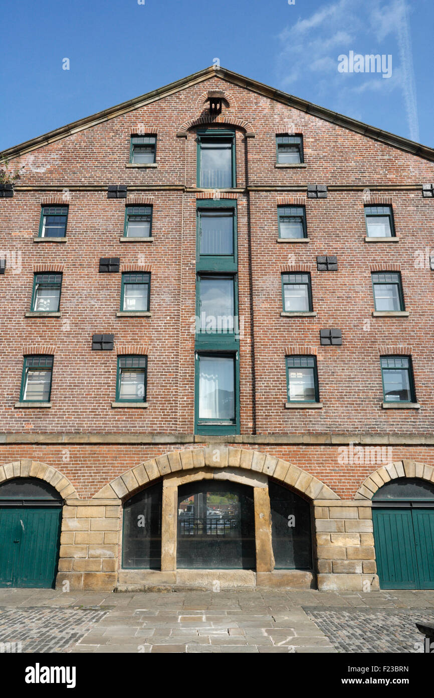 Il magazzino Terminal, Victoria Quays Sheffield Inghilterra, magazzino canale convertito in appartamenti, vita nel centro della città Foto Stock