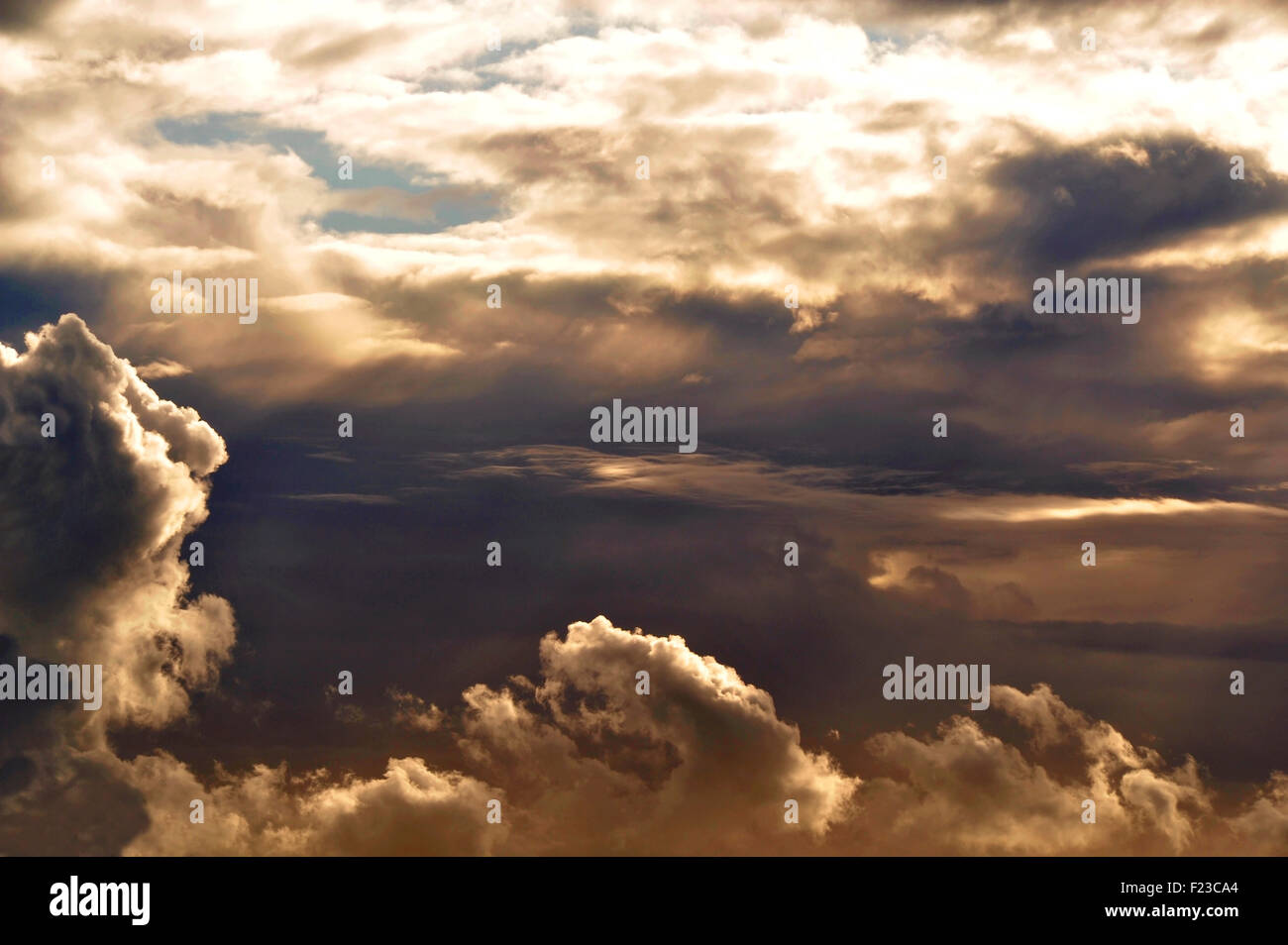 Skyscape. Moody formazione delle nuvole Foto Stock