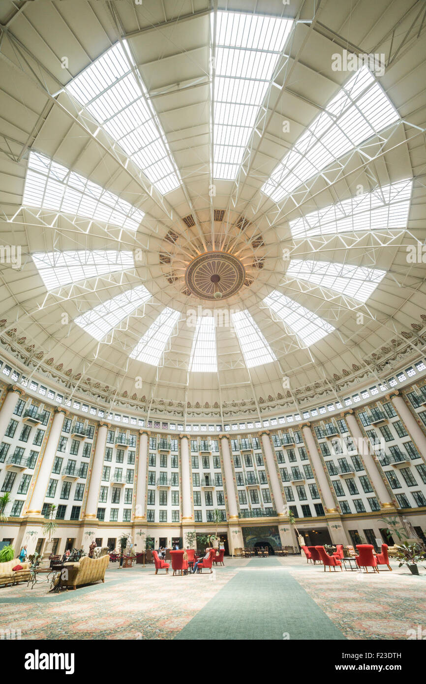 Sei piani con atrio nel centro storico a cupola a West Baden Springs Resort, Francese leccare, Indiana, STATI UNITI D'AMERICA Foto Stock