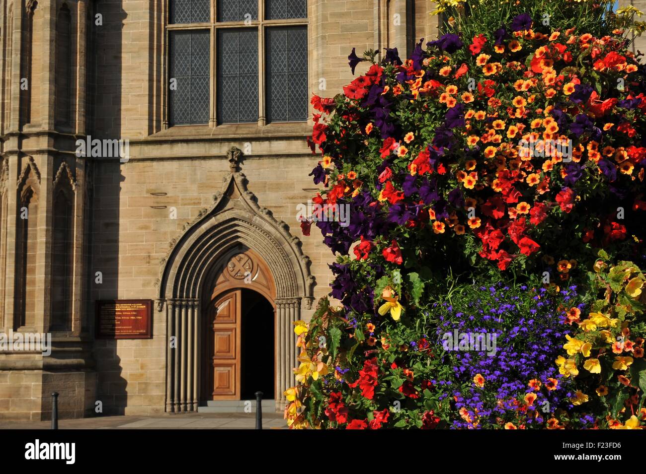 Glasgow, Scotland, Regno Unito. 10 Settembre, 2015. Sant'Andrea cattedrale cattolica nella tarda estate sunshine Credito: Tony Clerkson/Alamy Live News Foto Stock