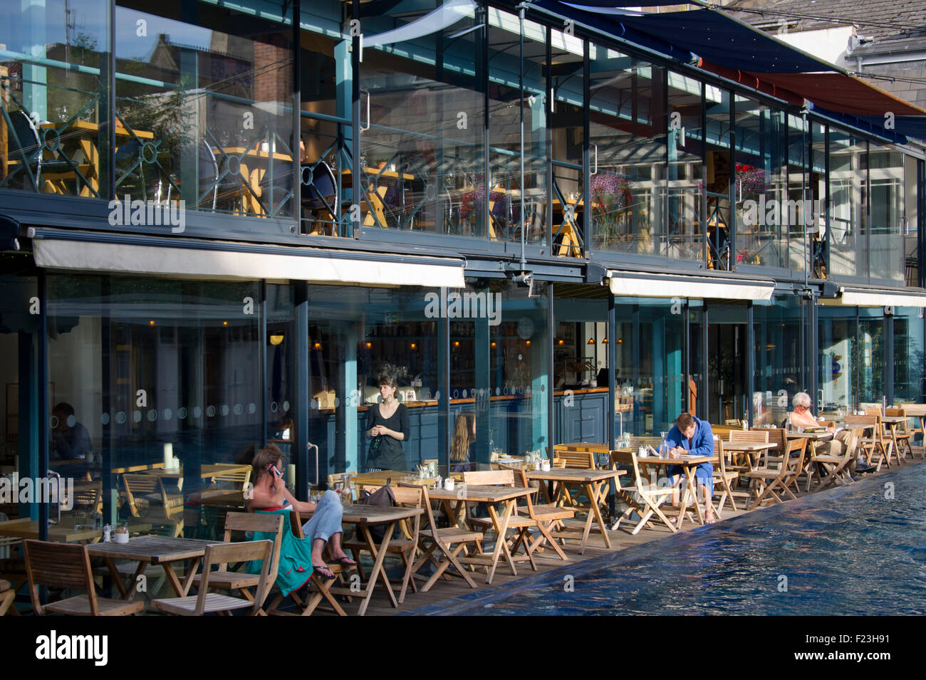 Il lido spa & ristorante, Clifton, Bristol, che include un vittoriana di piscina all'aperto, bar e ristorante. Foto Stock
