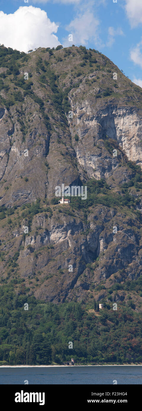 La piccola chiesa scogliera Ca' Bianca Lago di Como lombardia italia Foto Stock