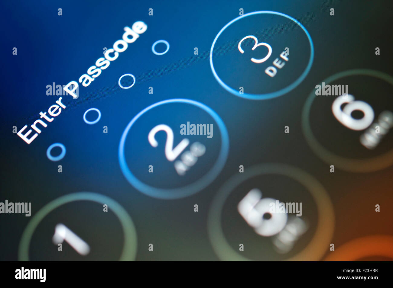 Immettere il codice di accesso. Touch screen lock schermata che richiede il codice di accesso. Foto Stock
