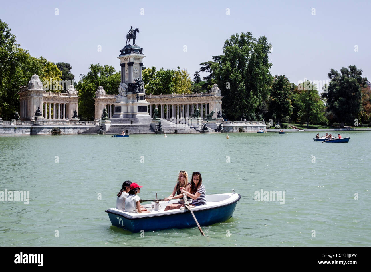 parco del retiro madrid spagna