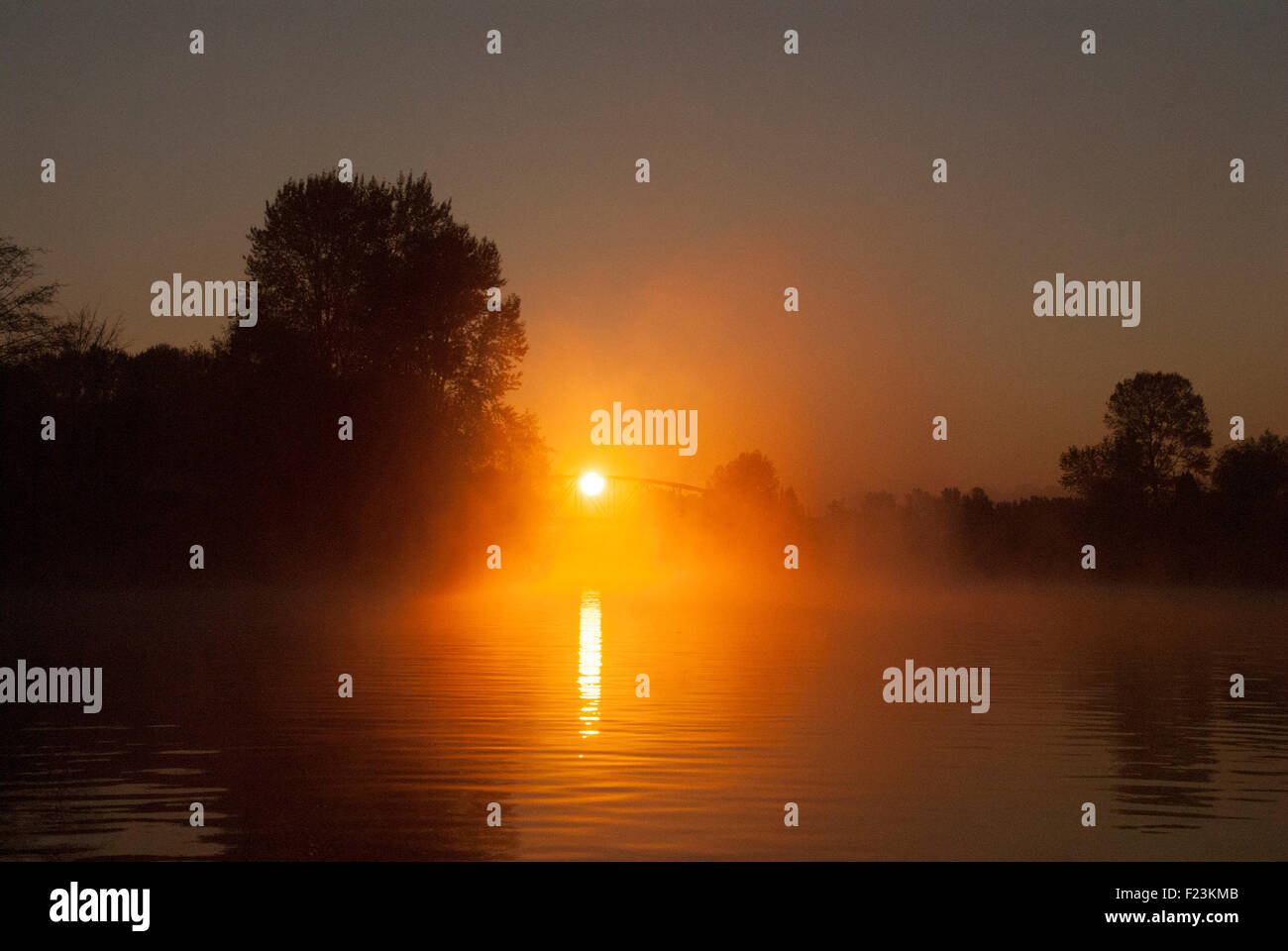 Alba sul fiume Snohomish, Snohomish, Washington Foto Stock