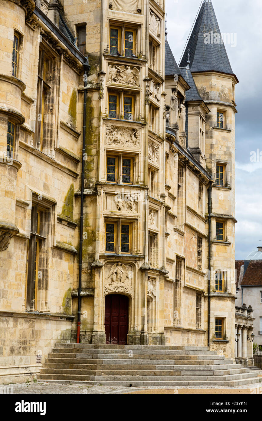 Il Palazzo dei Duchi, Nevers, Nièvre, Francia Foto Stock