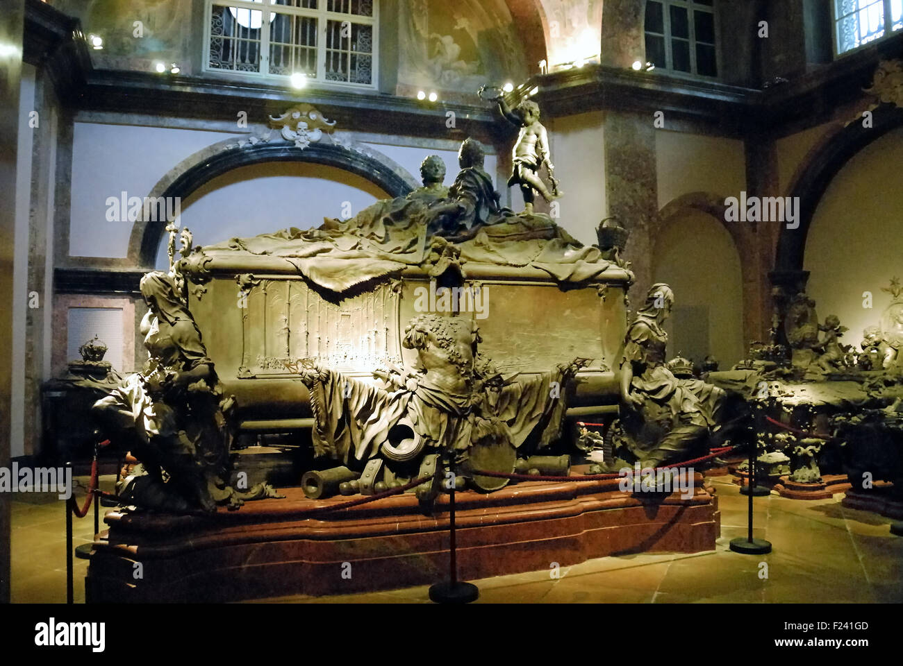 La cripta imperiale (tedesco: Kaisergruft) a Vienna, Austria, chiamato anche la Cripta dei Cappuccini (Kapuzinergruft).La tomba di Maria Teresa d'Austria e suo marito. Foto Stock