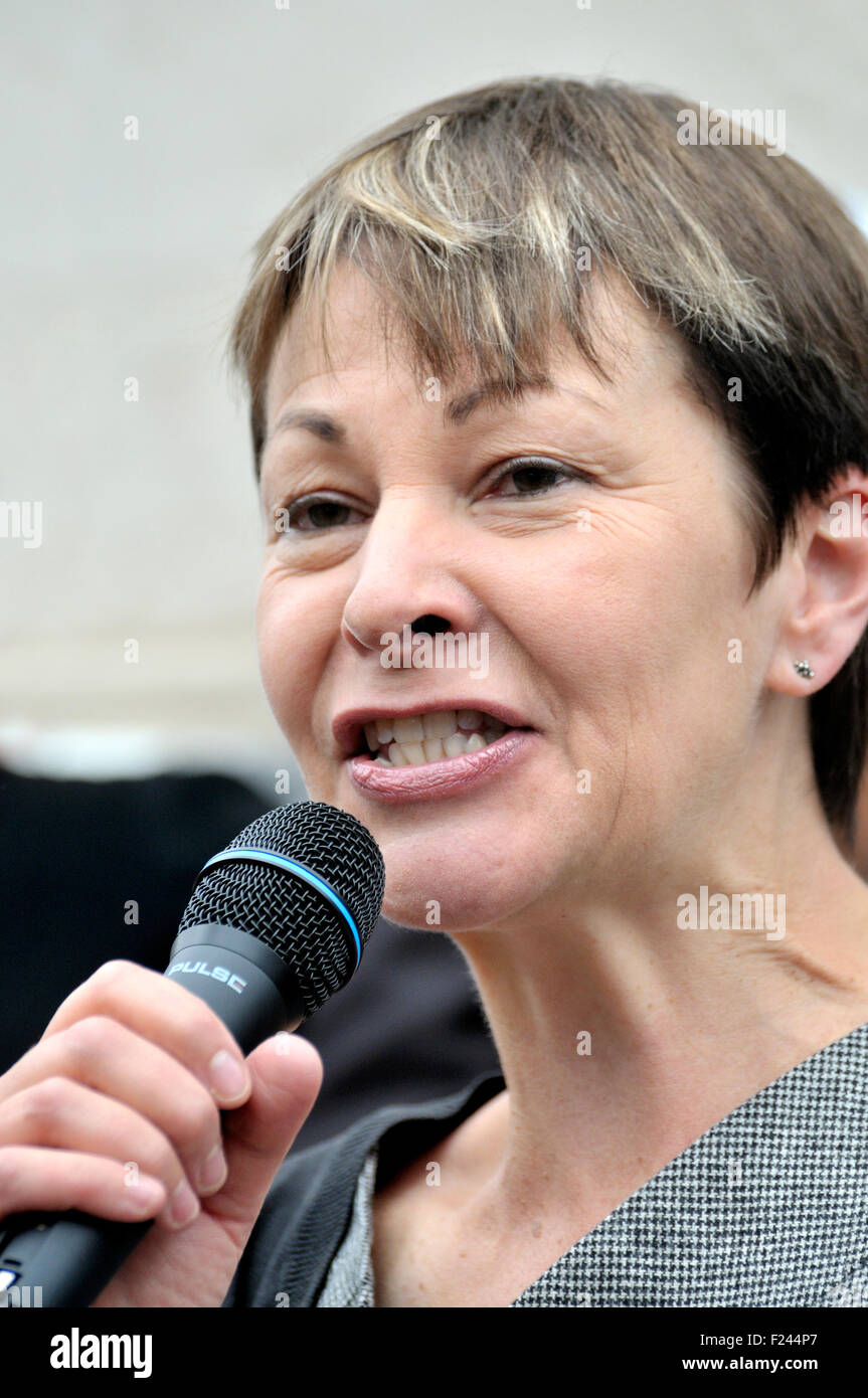 Caroline Lucas MP (Partito dei Verdi, Brighton Pavilion) parlando alla protesta contro la mancanza di Badger Cull Policy, Westminster, Foto Stock