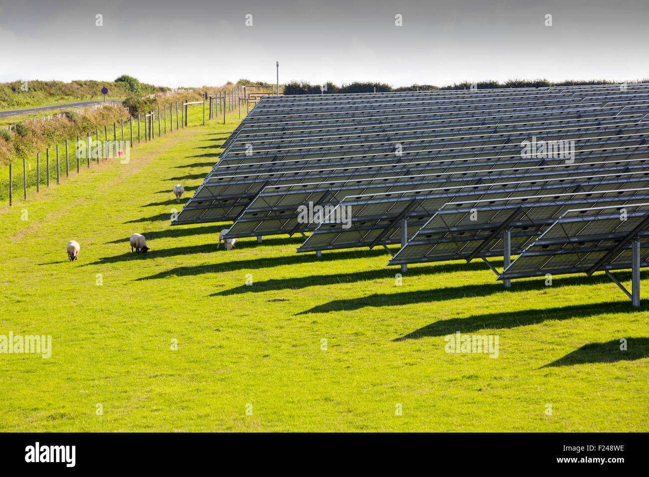 Un agriturismo in base impianto solare vicino a St Albans, Cornwall, Regno Unito Foto Stock